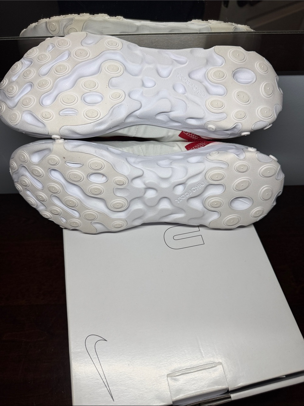 Nike White and Red Low-Top React Runners - Picture 5 of 6